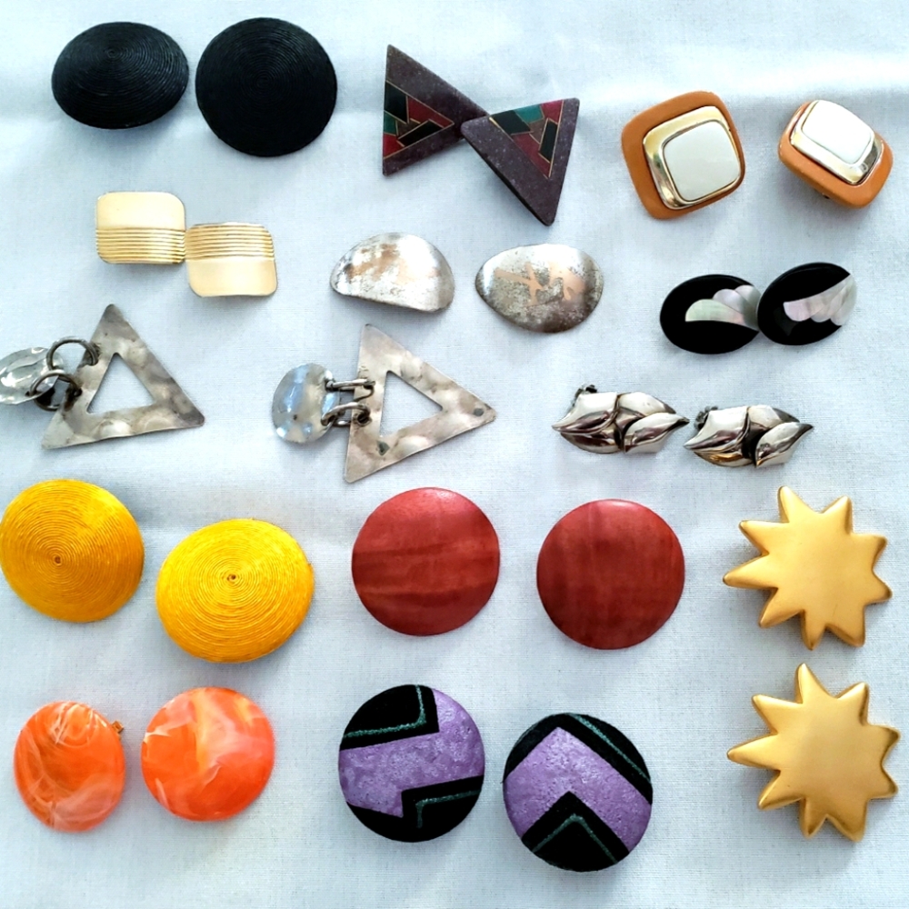 Costume jewelry clip on earrings. Lot of 14. 1 price.
